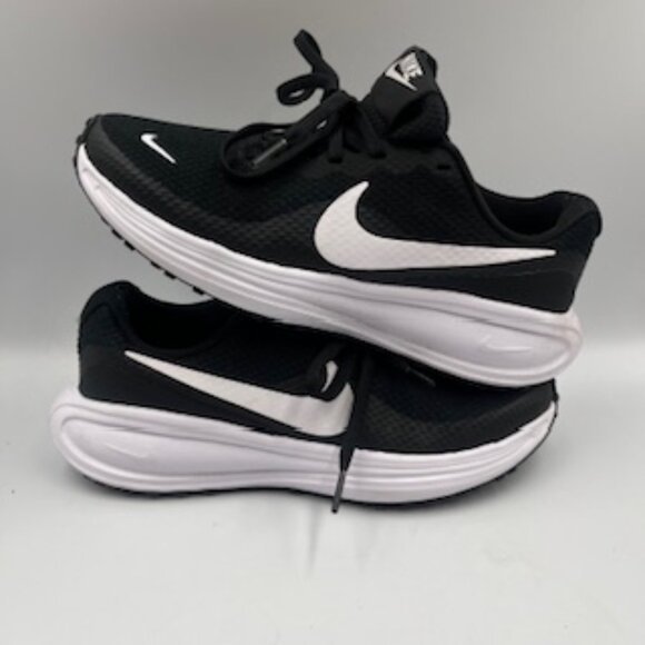 Nike Revolution 8 Women’s Sz 6.5 Running Shoes Black & White - Picture 1 of 7